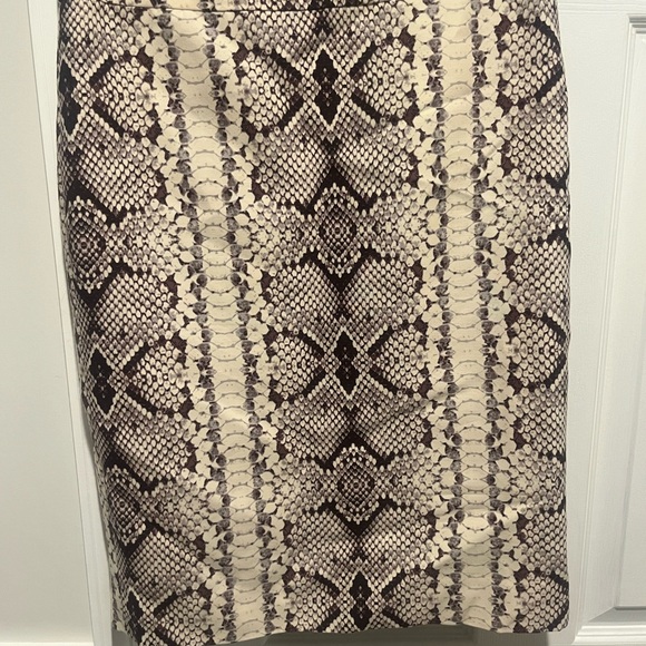 J. Crew Number/No. 2 Pencil Skirt Snake Skin Size: 6 - Picture 5 of 7